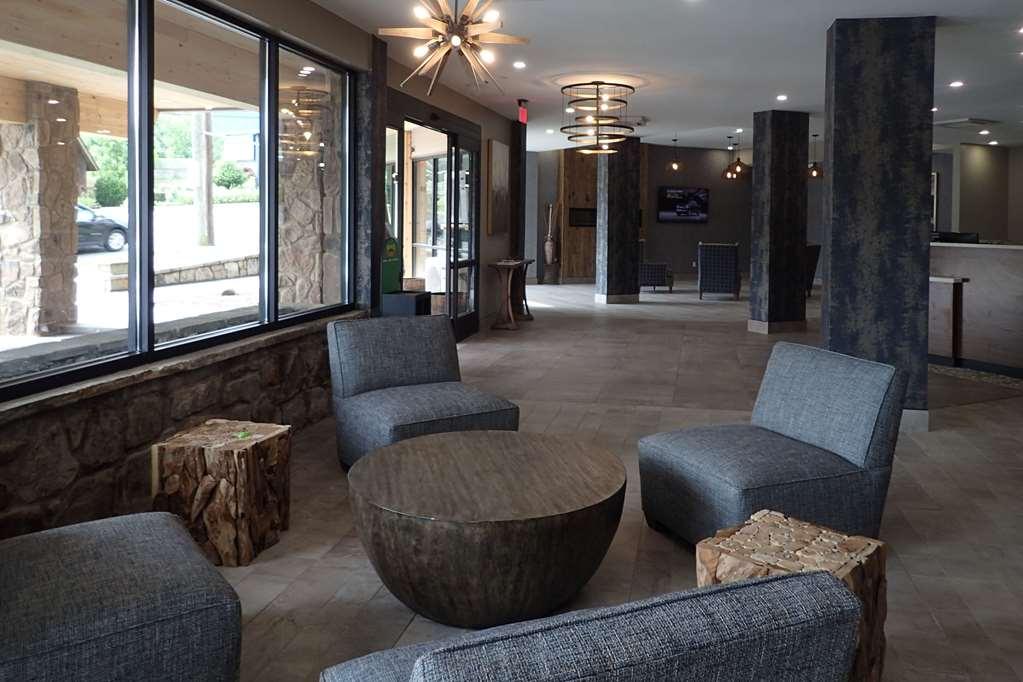 Clarion Pointe Downtown