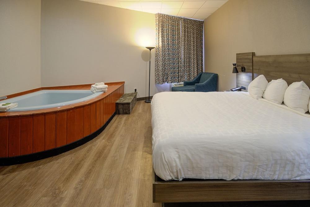 Hotel Clarion Pointe Downtown 2*