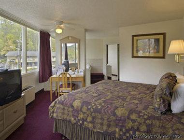 Hotel Clarion Pointe Downtown