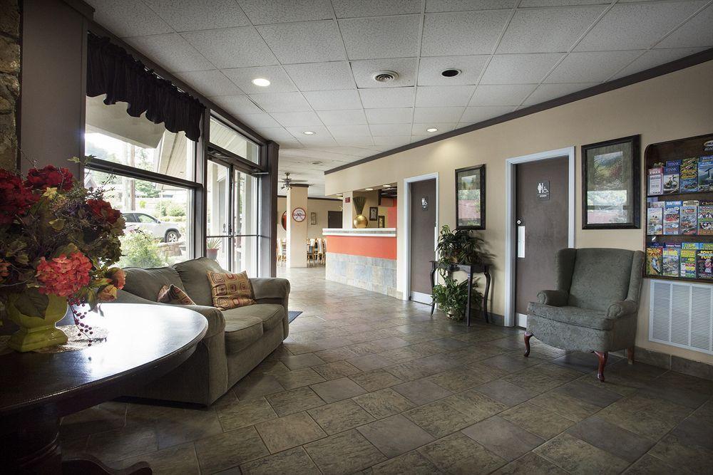 Clarion Pointe Downtown