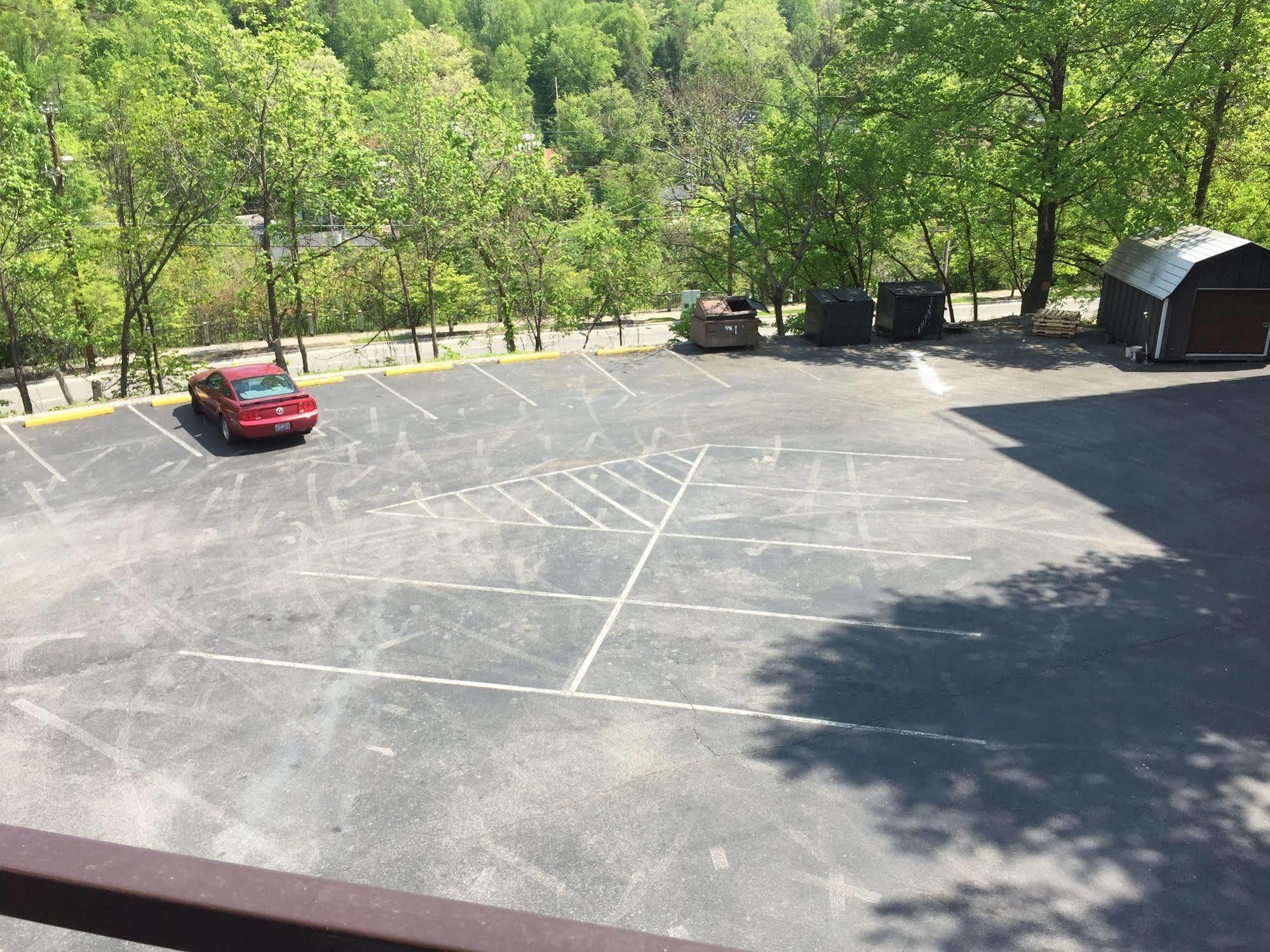 Clarion Pointe Downtown 2*