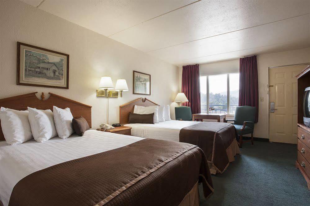 Hotel Clarion Pointe Downtown Gatlinburg