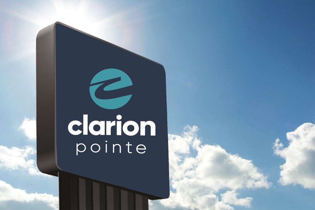 Clarion Pointe Downtown Hotel 2*